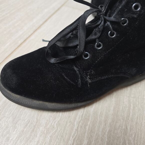 Dr. Martens Lana Black Velvet Lace Up Ankle Boot Sz 8 w 7 m - Picture 5 of 5